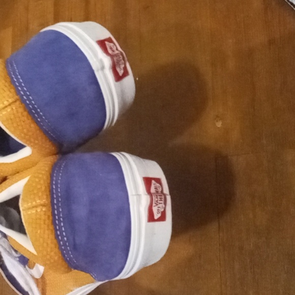 VANS - Picture 3 of 5